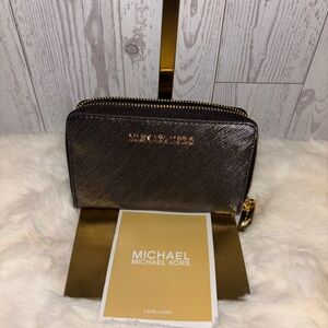 Michaels Black and Gold Zippered Wallet travelers size